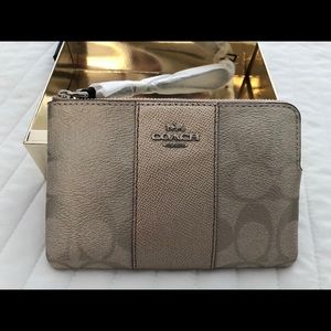BRAND NEW: coach wristlet